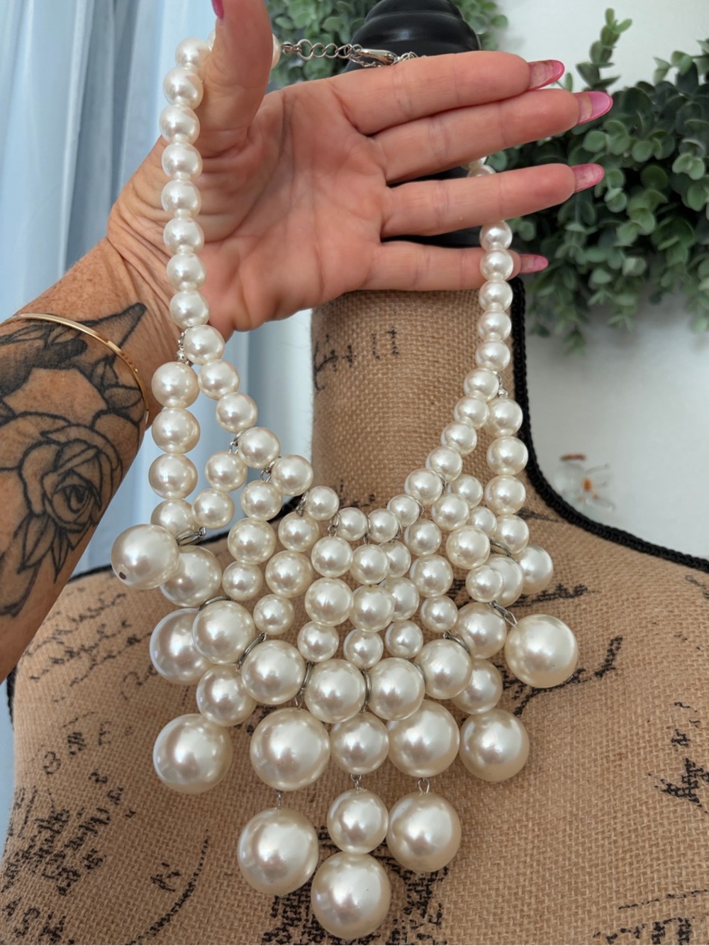 FABULOUS Cream Pearl Statement Necklace - Women Jewelry - Picture 8 of 8